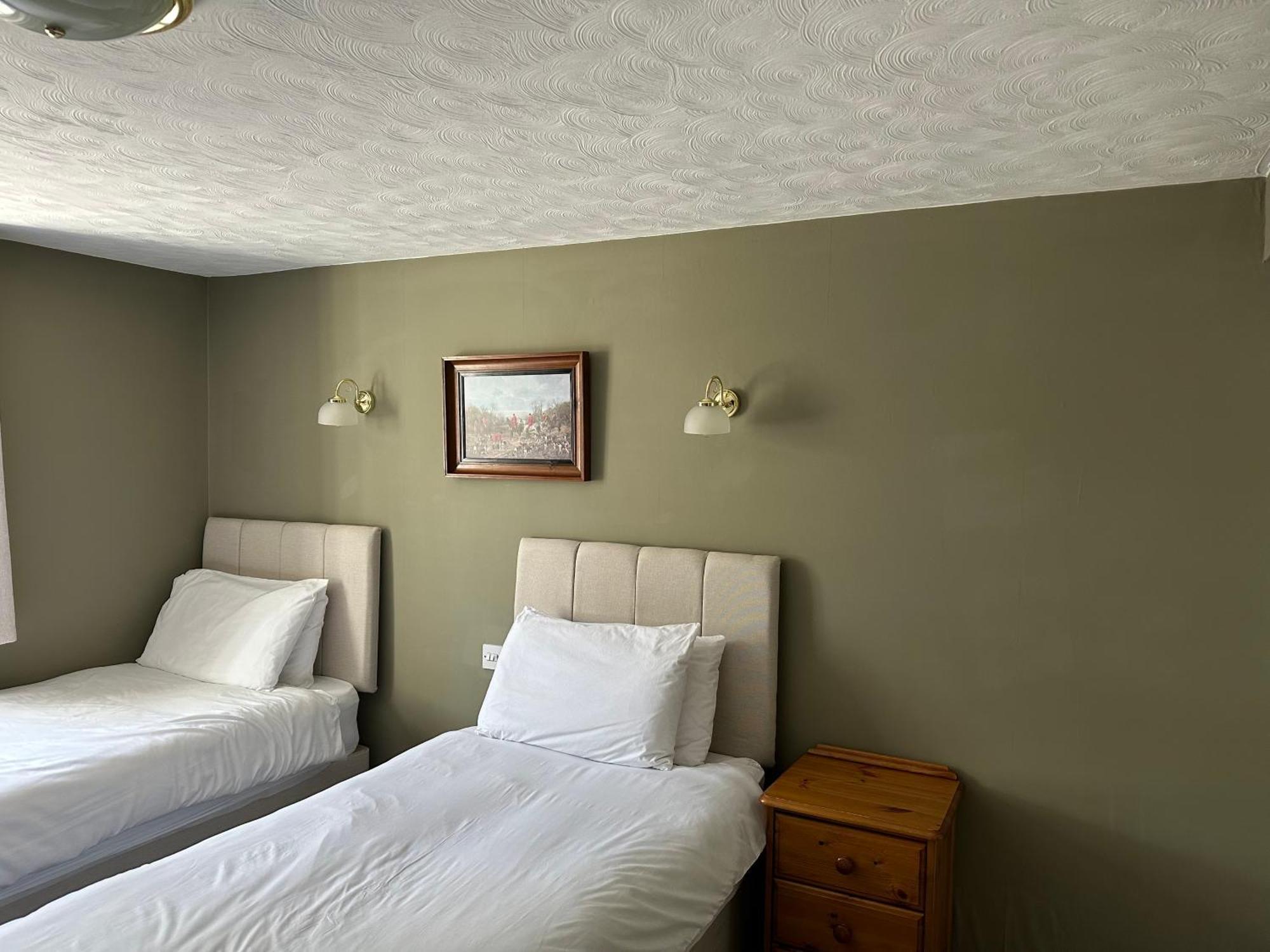 The Unicorn Inn Ньютон Солней Номер фото